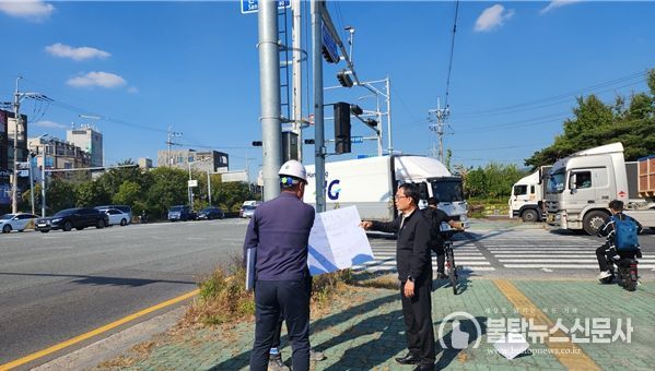 서대성 울산시 종합건설본부장은 공사계획을 점검하고, 공사 중 안전사고가 발생하지 않도록 공사관계자에게 주의를 당부 했다.