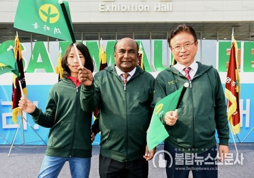 경북 새마을리에 사는 주민이라는 설정으로 '새벽이'는 새마을 기본정신 중 '근면'을 상징하는 닭(병아리)을 모델로, '마을이'는 '협동'에 부합되는 인간과 함께 봉사하는 동물인 개를 모델로 친근하게 다가갈 수 있도록 디자인한 캐릭터이다. 앞으로도 새마을운동 관련 행사에 꾸준히 참여하여 경북의 새마을 브랜드를 알릴 예정이다.