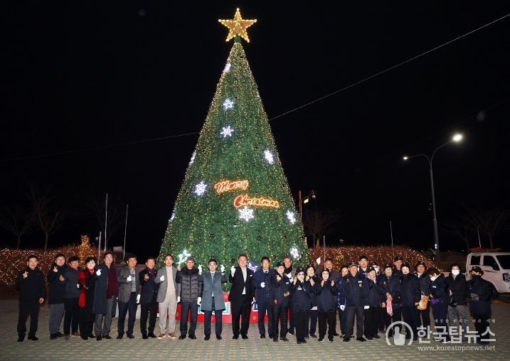 파주 문산노을길에 크리스마스트리 점등…연말연시 환하게 밝힌다