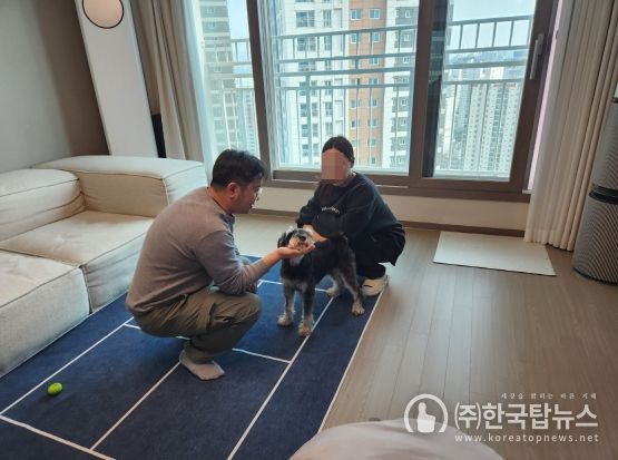 지난해 진행된 찾아가는 펫마스터 교육에서 훈련을 진행하고 있다.