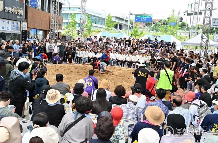 ‘2025 중구 단오맞이 한마당’행사 개최-2024년 동대항 씨름경기