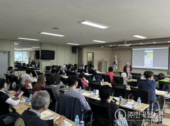 어르신 스마트폰 활용법 교육 사진