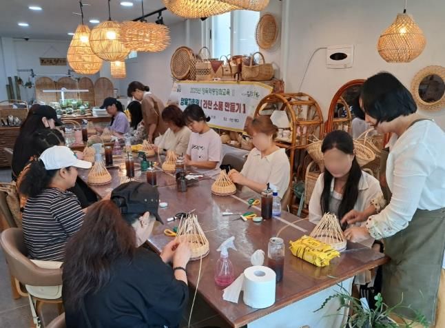 동구 드림스타트, 양육자 힐링프로그램 '라탄 소품 만들기'실시