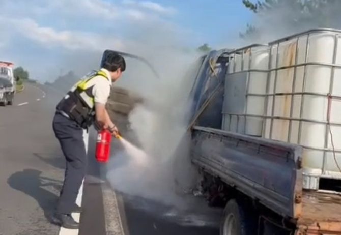 순찰 중 트럭 화재 조기 진압