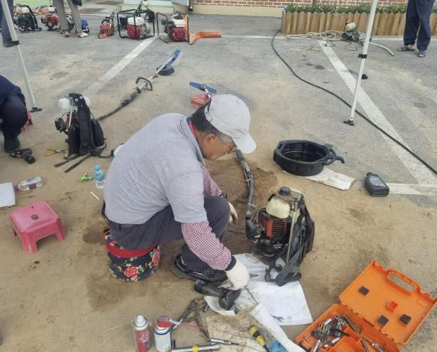 침수 농기계 수리 현장 사진