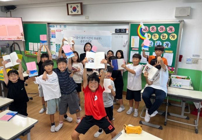 4학년 학생들의 창작집 ‘그리움이 불러 시간이 흐르면’ 출판기념회