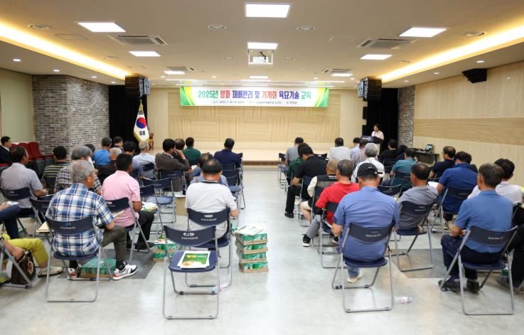 승달문화예술회관에서 진행된 양파 기계화 육묘 기술교육