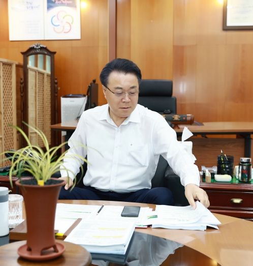 군수가 들려주는 청렴 이야기 음원 녹음 장면