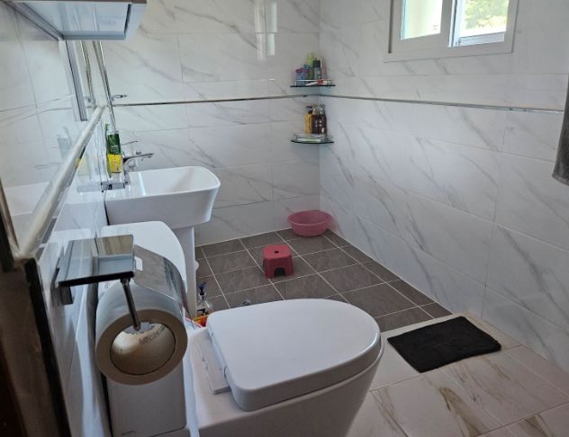 주거환경 개선으로 대상 가구의 화장실을 리모델링한 모습