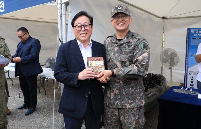 최상기 인제군수, 국제과학화전투경연대회 지원 공로 감사패 수상