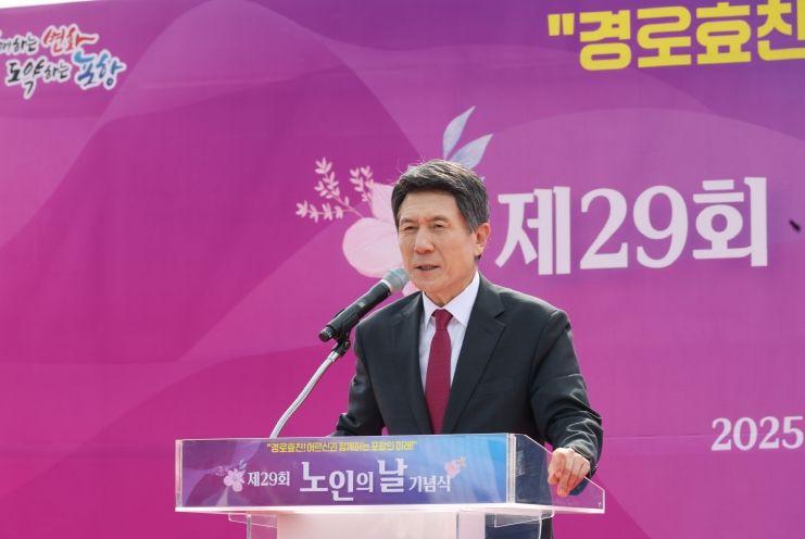 포항시는 2일 만인당 옆 잔디구장에서 ‘제29회 노인의날 기념식’을 개최했다.