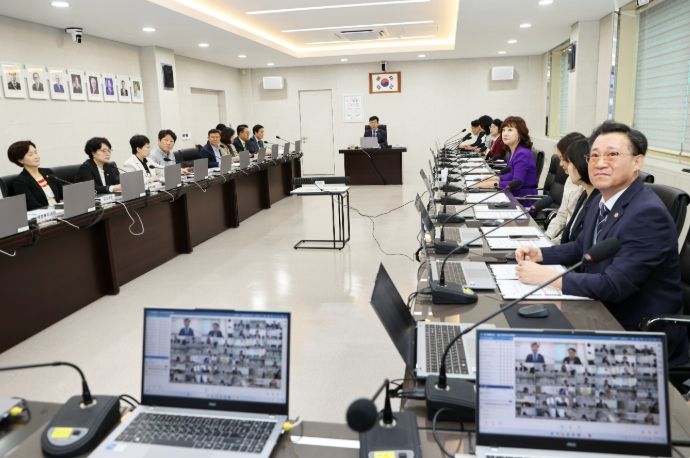 학교장 중심 실천 리더십을 위한 화상회의