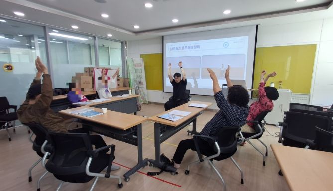 인지훈련과 신체활동 융합으로 어르신들의 자신감과 활력 회복