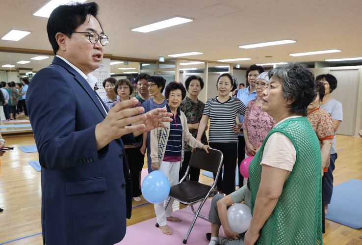 박일하 동작구청장이 지난 7월 서울 상도동 동작문화복지센터에서 열린