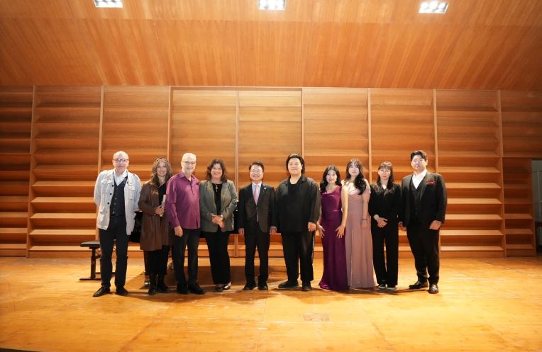 파르마시 국립음악원에서 한국학생들의 축하 연주 후 기념촬영