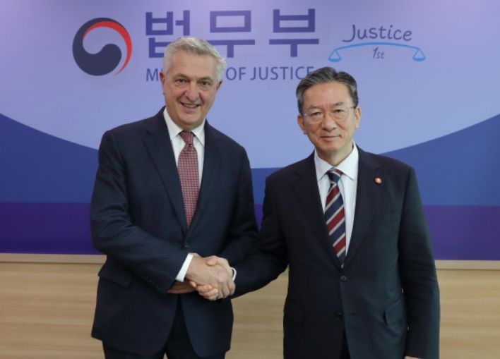 필리포 그란디(Filippo Grandi) 유엔난민기구(UNHCR) 최고대표와 정성호 법무부 장관