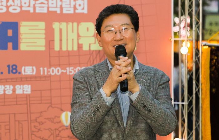 이상일 용인특례시장은 17일 '제6회 평생학습박람회'에 참석해 인사말 하고 있다