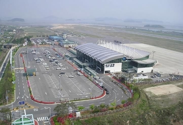 여수공항 전경 사진