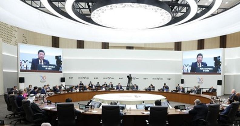 31일 오전 '제32차 APEC 경제체 지도자회의' 제1세션에서 연설 중인 시 주석. (사진/신화통신)