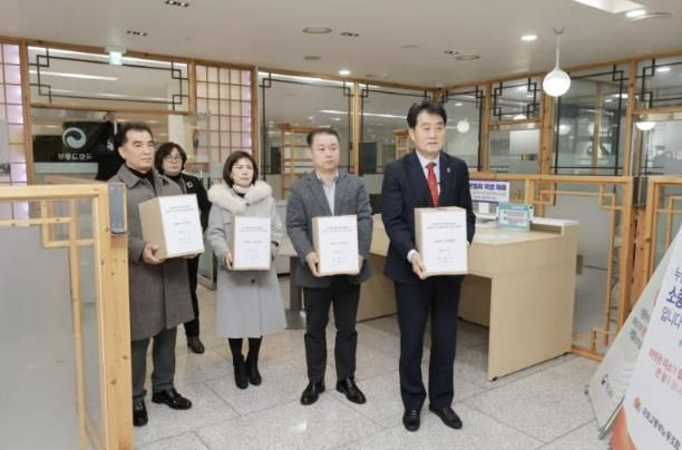 하은호 군포시장, 철도지하화 서명부 국토부에 전달