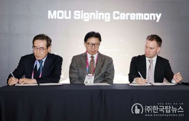 좌측부터 부산경제진흥원장 송복철 부산시장 박형준 헝가리 수출진흥청 , , (HEPA) 부대표 Dr. Gábor Peter Artner