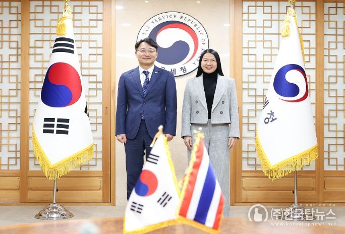 한-태국 국세청장회의(임광현 청장과 쿨라야 탄티테밋 청장)