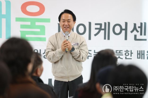 ‘구립가재울데이케어센터’ 준공식에서 이성헌 서대문구청장이 인사말을 하고 있다.